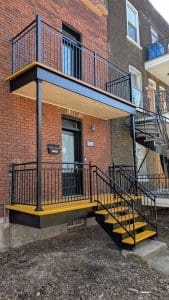 jaune Sico-colored fiberglass balconies installed in Montreal